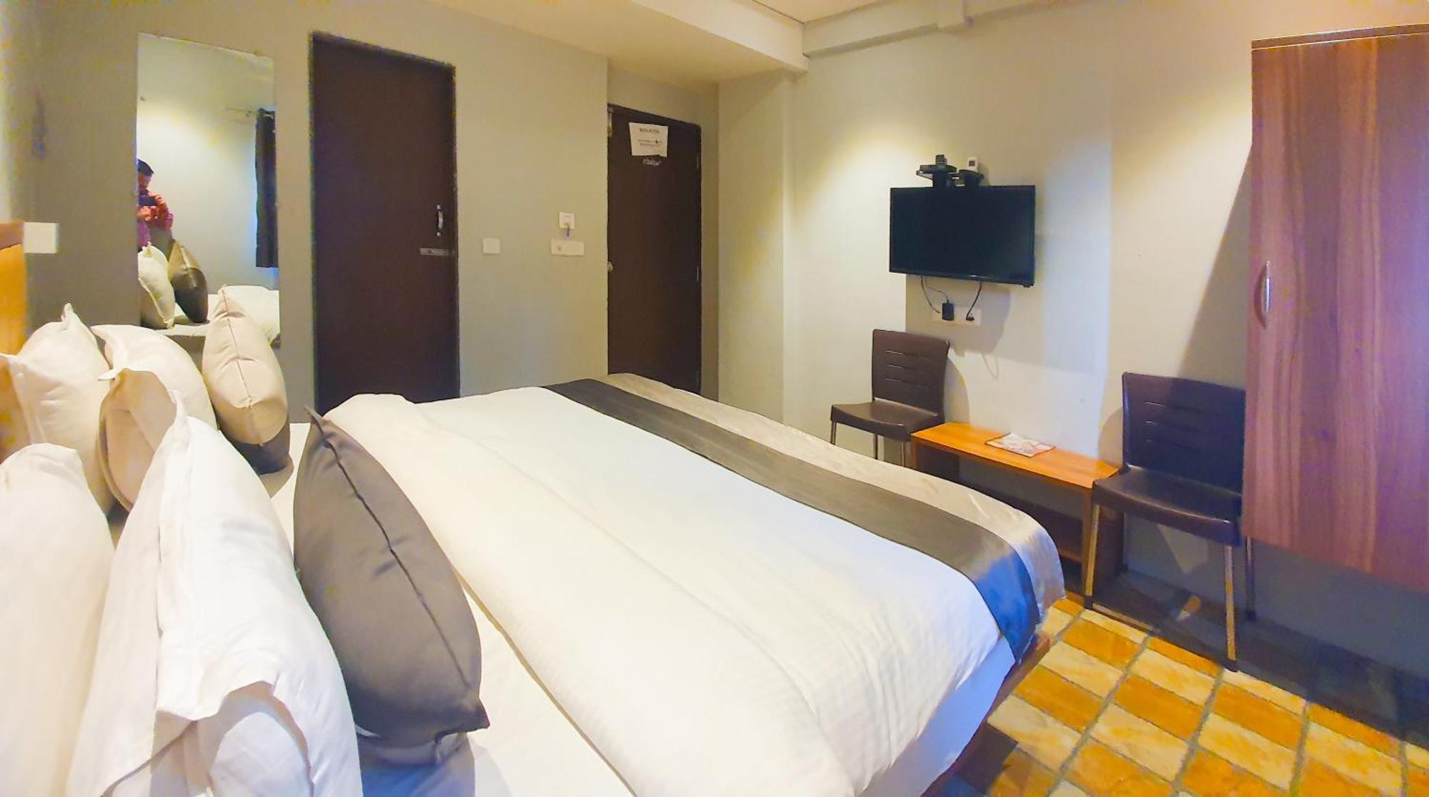 Hotel Nova Star Rajkot Exterior foto
