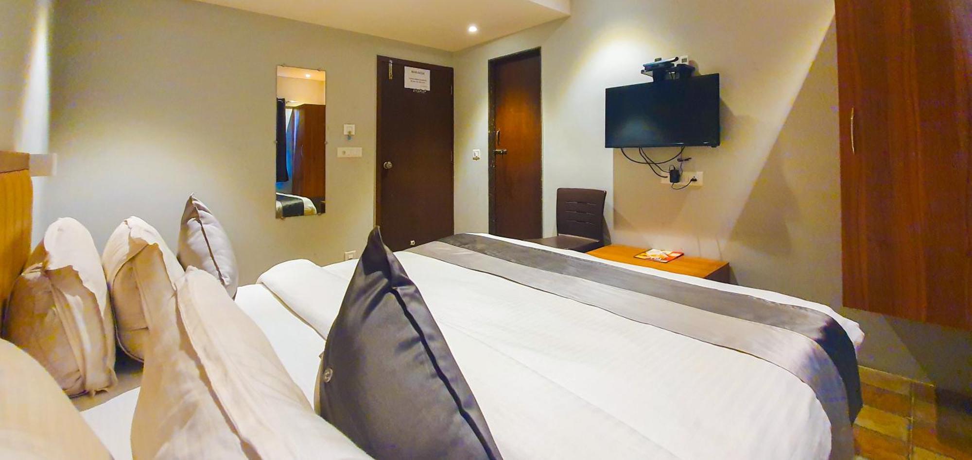 Hotel Nova Star Rajkot Exterior foto