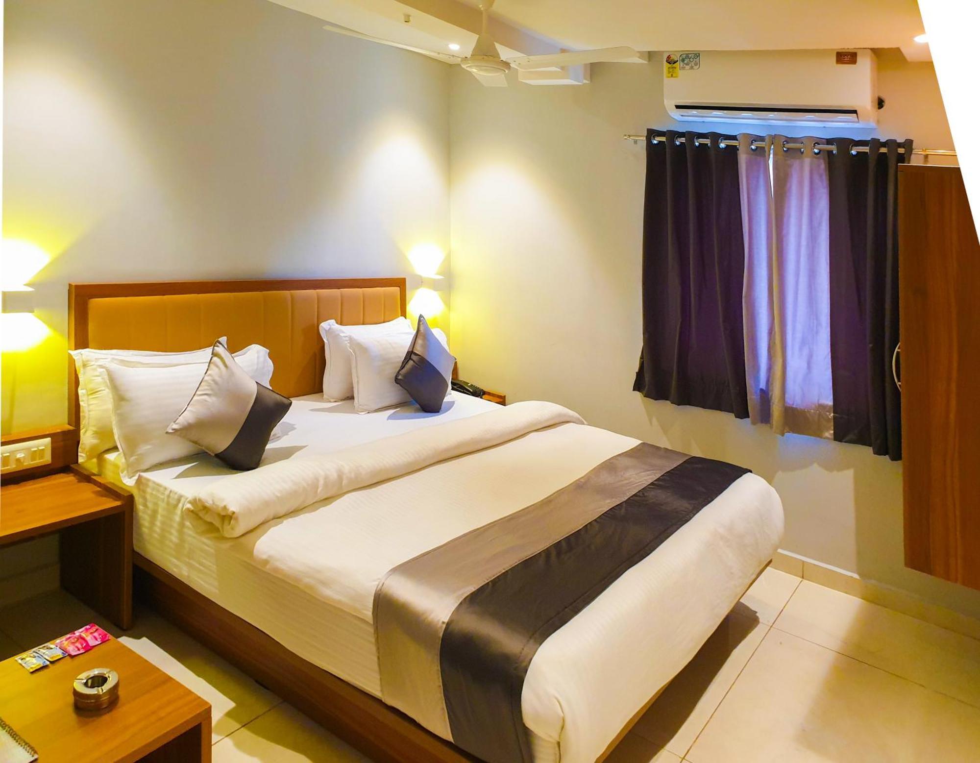 Hotel Nova Star Rajkot Exterior foto
