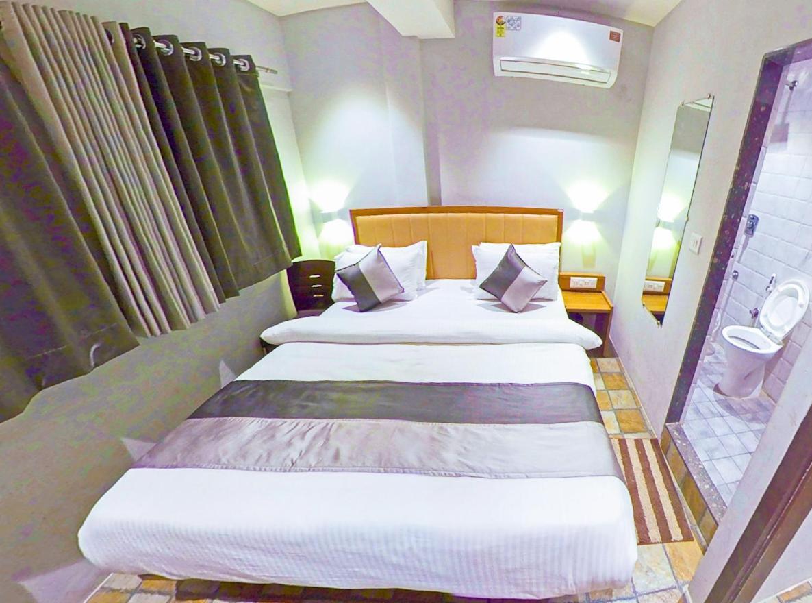 Hotel Nova Star Rajkot Exterior foto